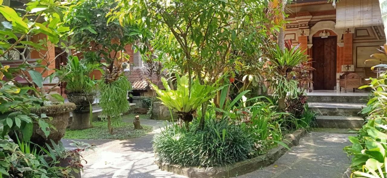 Family Guest House ウブド エクステリア 写真