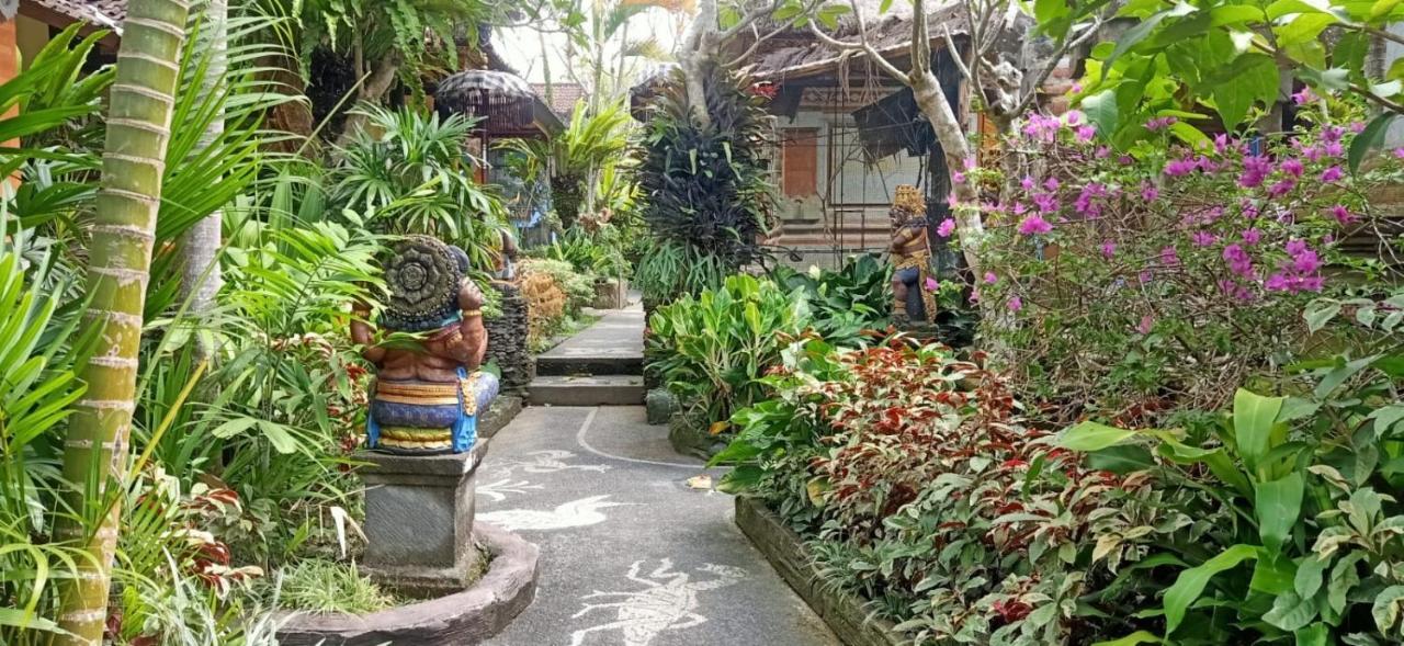 Family Guest House ウブド エクステリア 写真